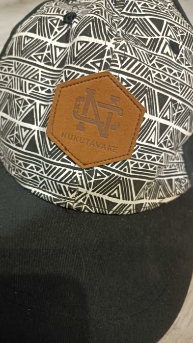 Czapka z daszkiem biało czarna