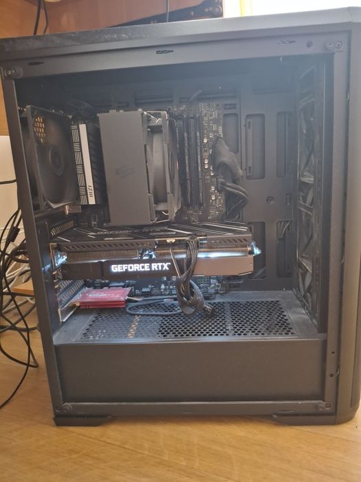 Komputer stacjonarny RTX 3060ti plus monitor i klawiatura