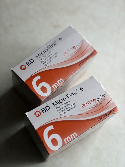 продам голки для шприц ручок ,0,23 мм*6 мм ,2 упаковки.