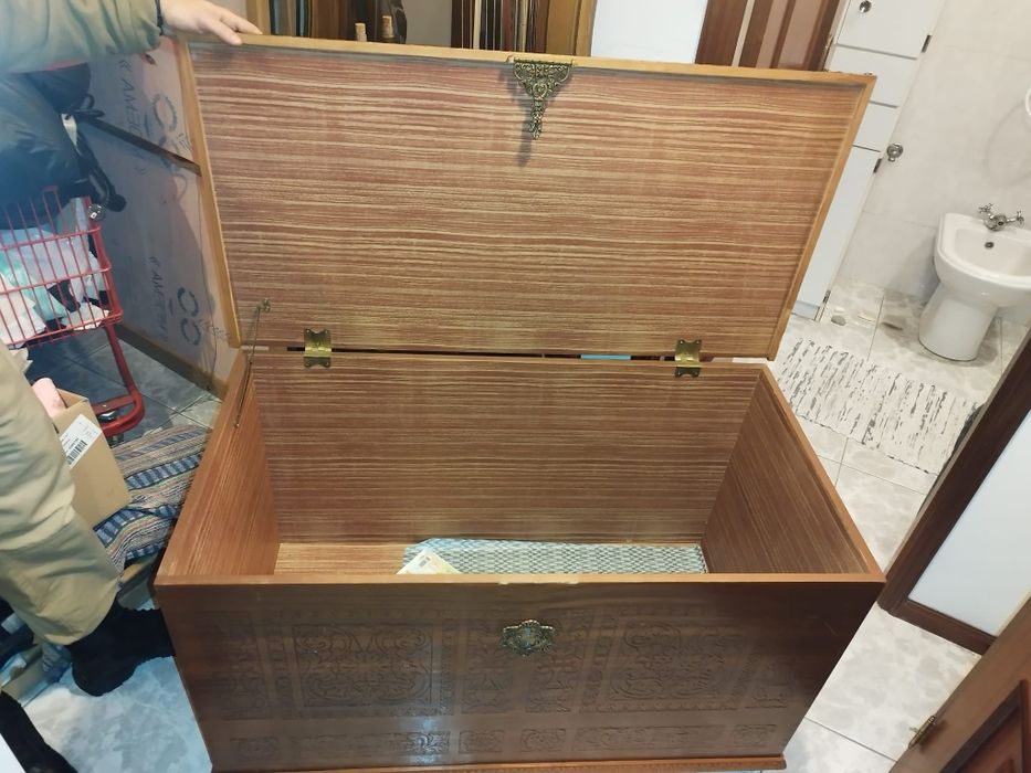 Baú de madeira      .