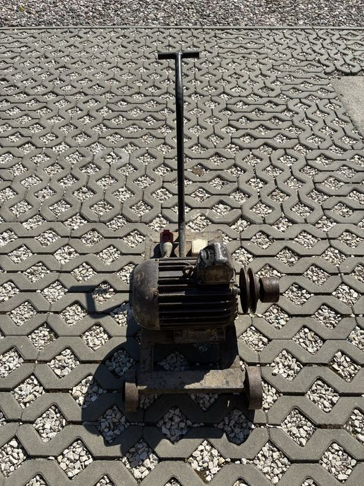 Krajzega do drzewa ,stołem i piła