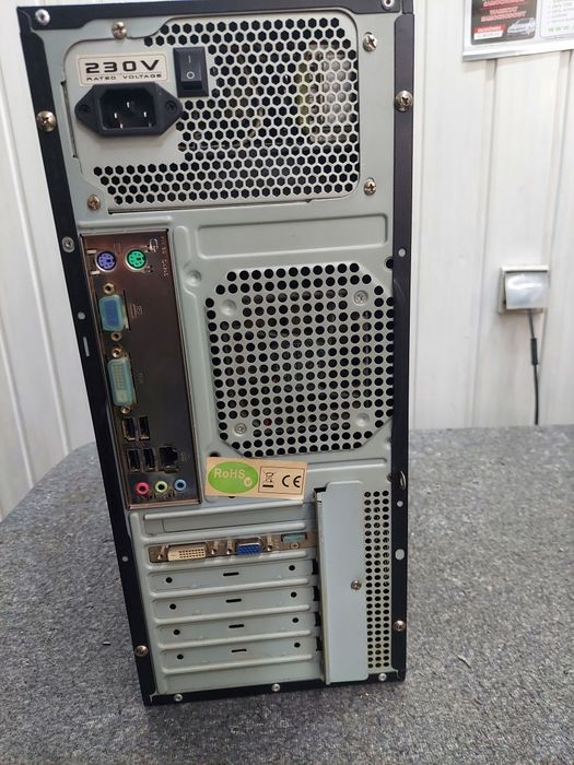 Komputer stacjonarny Windows 10 Ładna obudowa. Sprawny.