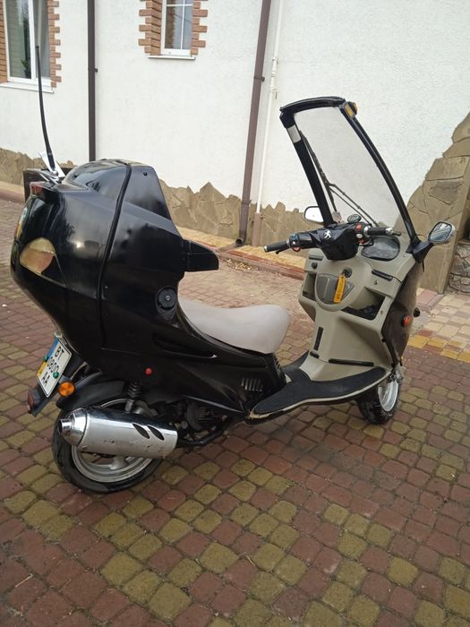 Скутер мотоцикл  150 куб..