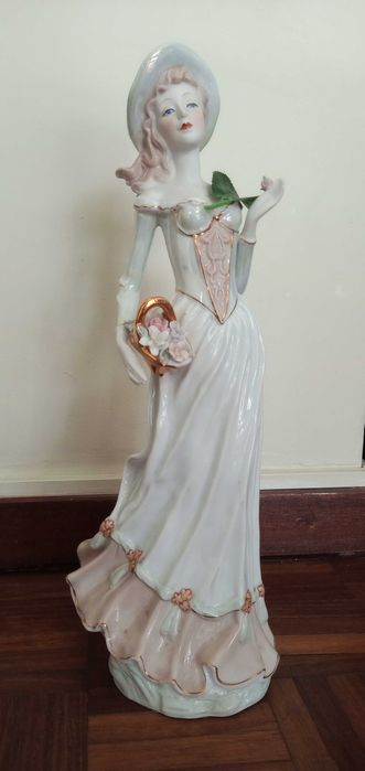 Estatuetas em marfinite, 25€ bonitas e finas.