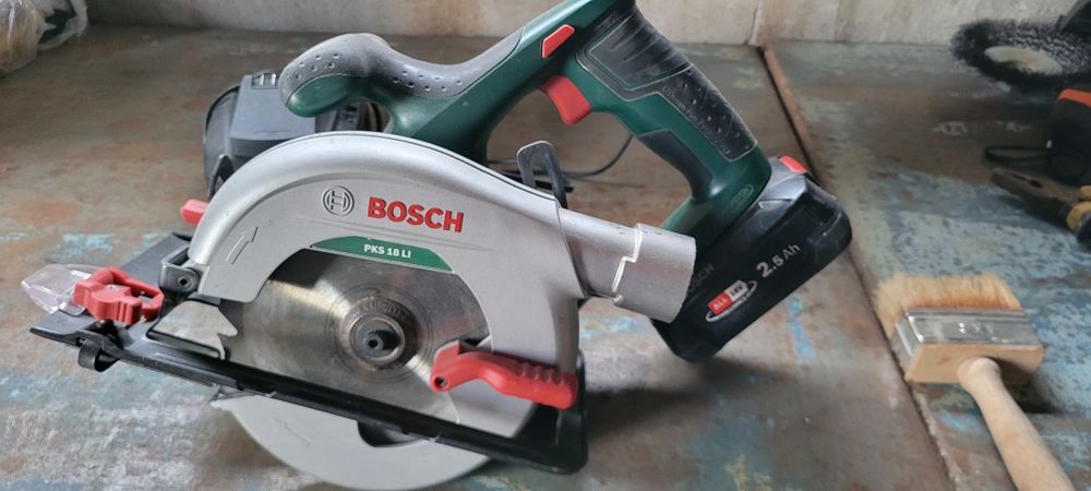 Акумуляторна дискова пила Bosch pks 18 li