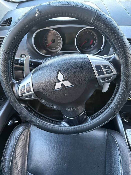 Митсубиши аутлердер 2 хл