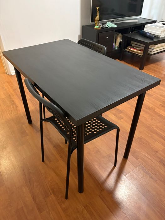 Conjunto mesa e duas cadeiras