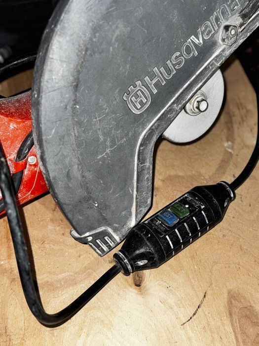 Husqvarna K3000 Wet — професійний електричний різак з подачею води