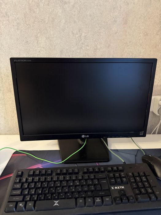 Монітор LG Flatron E2240