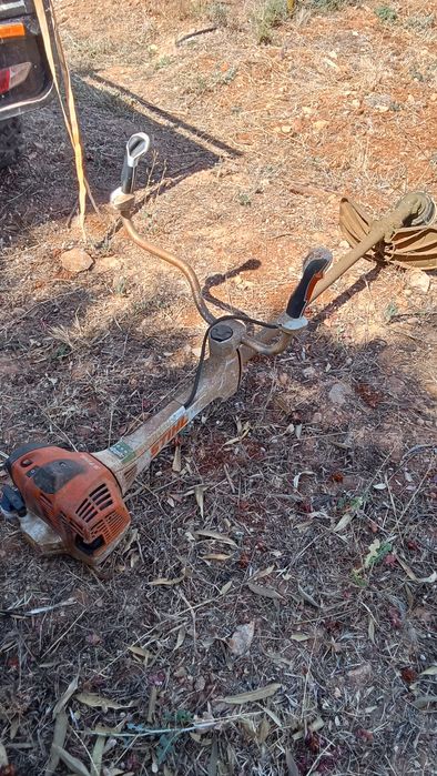 Limpeza terreno com roçadora