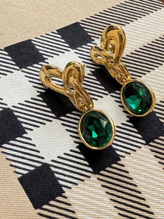 Гарні вантажні сережки