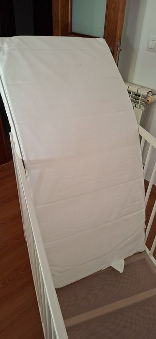 Berço e colchão para bebês