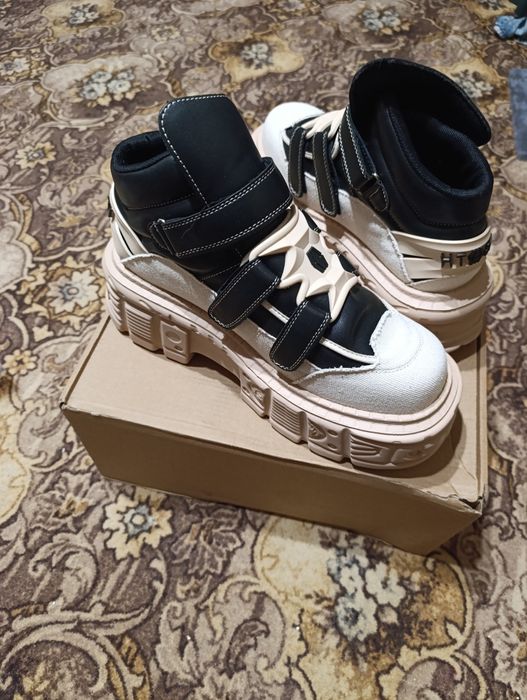 Ботики на високій платформі