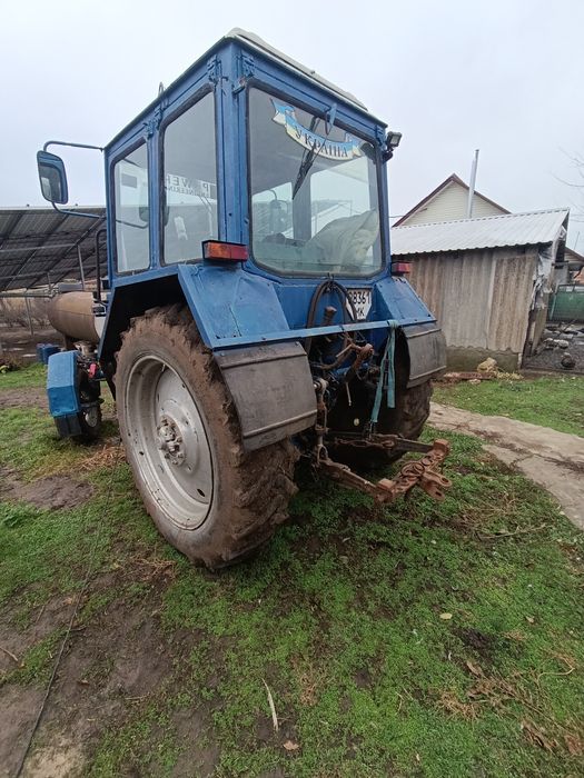 Трактор Беларус МТЗ 80 у робочому стані