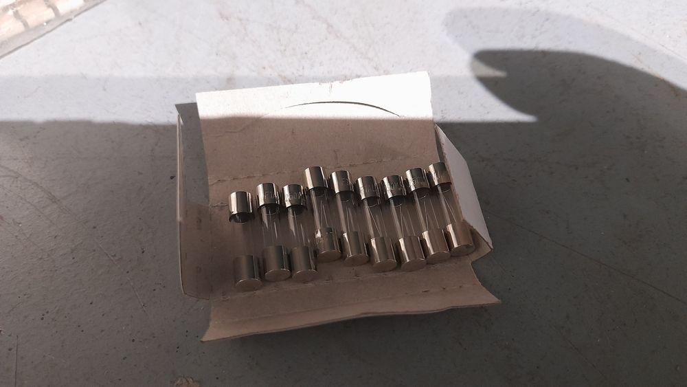 Fuse Holder + Fuses64740669871747124