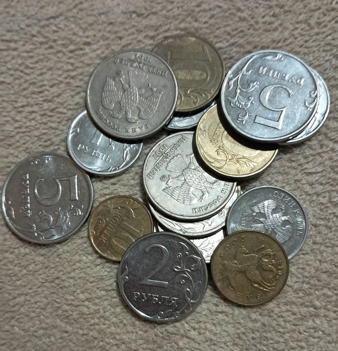 Значки,монеты и прочее.