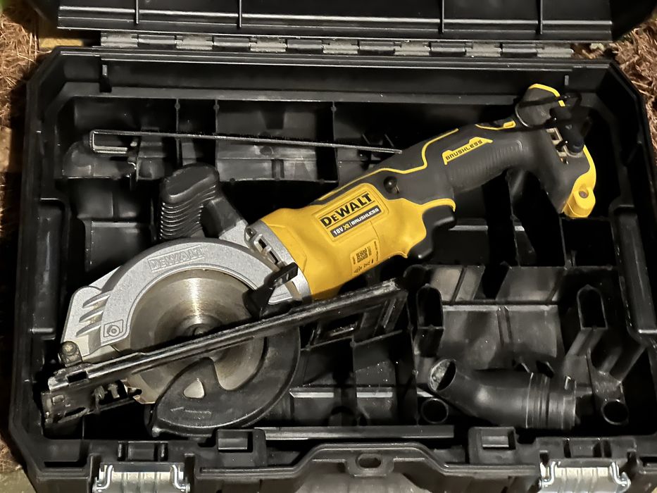 Pilarka akumulatorowa DeWalt DCS571NT