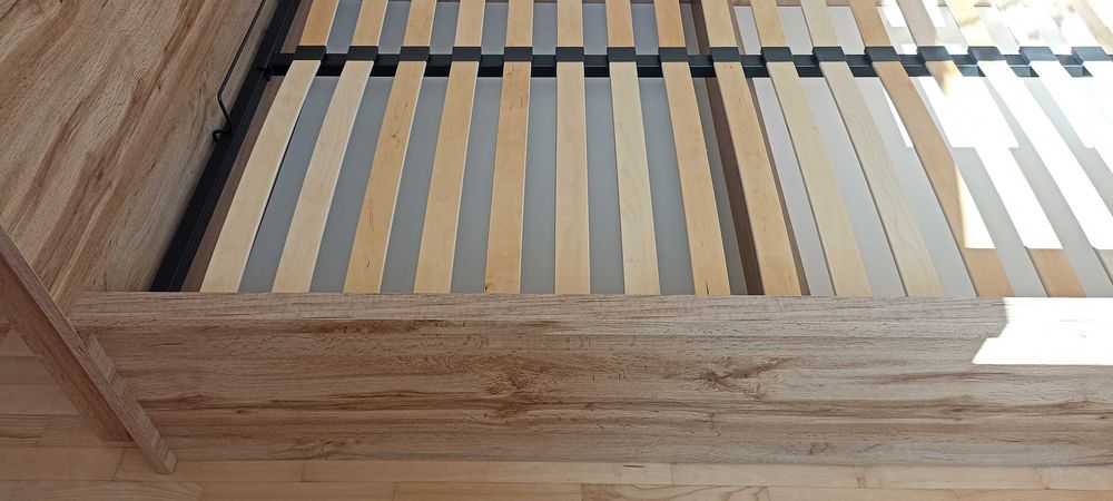 Łóżko 140x200 ze stelażem NOWE