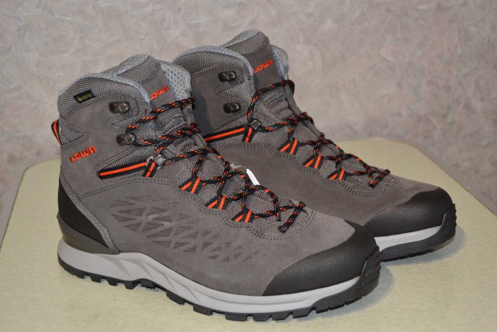 LOWA-треккинговые ботинки (оригинал)Новые!