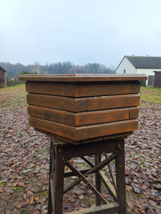 Sprzedam drewnianą donicę