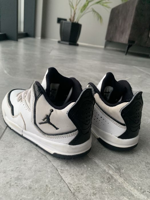 Кросівки jordan 27,5