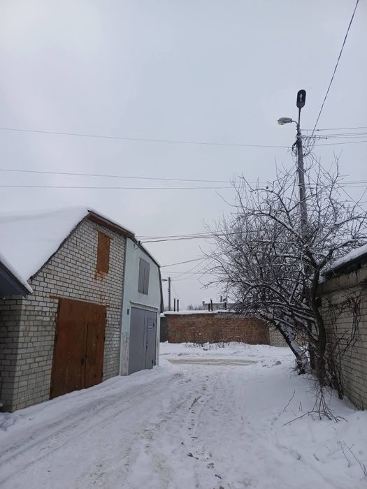 Вул.Корольова.Кутовий гараж з документами .