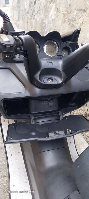 Scooter 250 jonway  com muita arrumação