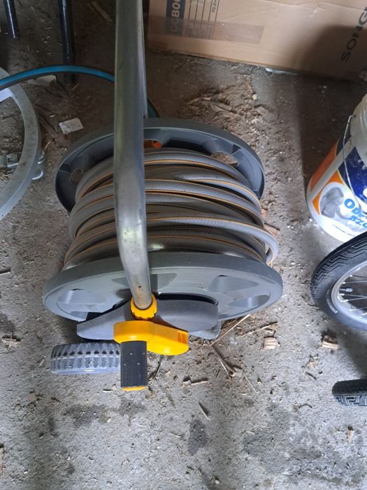 Wąż ogrodowy na wózku