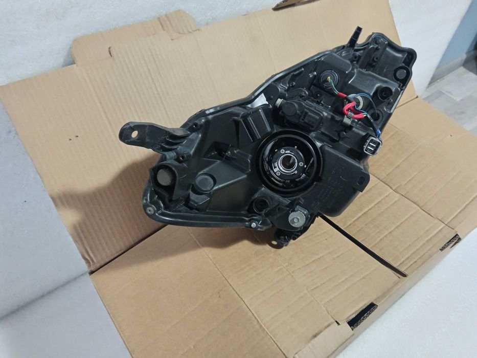 Toyota yaris  фара передня ліва 81170 - 0da30 оригінал