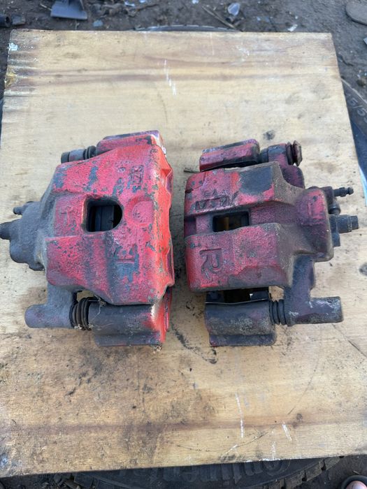 Супорт передний левый правый мазда 3 5 6