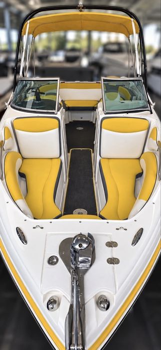 Rinker 246 Captiva Barco Bowrider