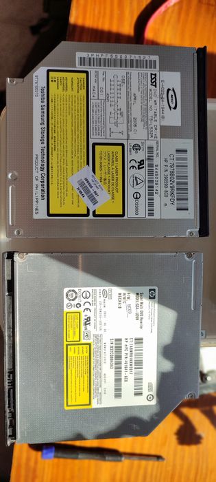 DVD Reader e 2 x DVD Writer Interno portátil