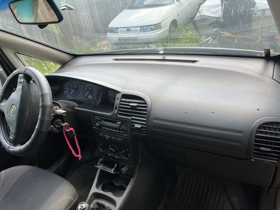 Автомобиль Opel Zafira опель зафира объем двигателя 1’6литра 1 999-го года выпуска