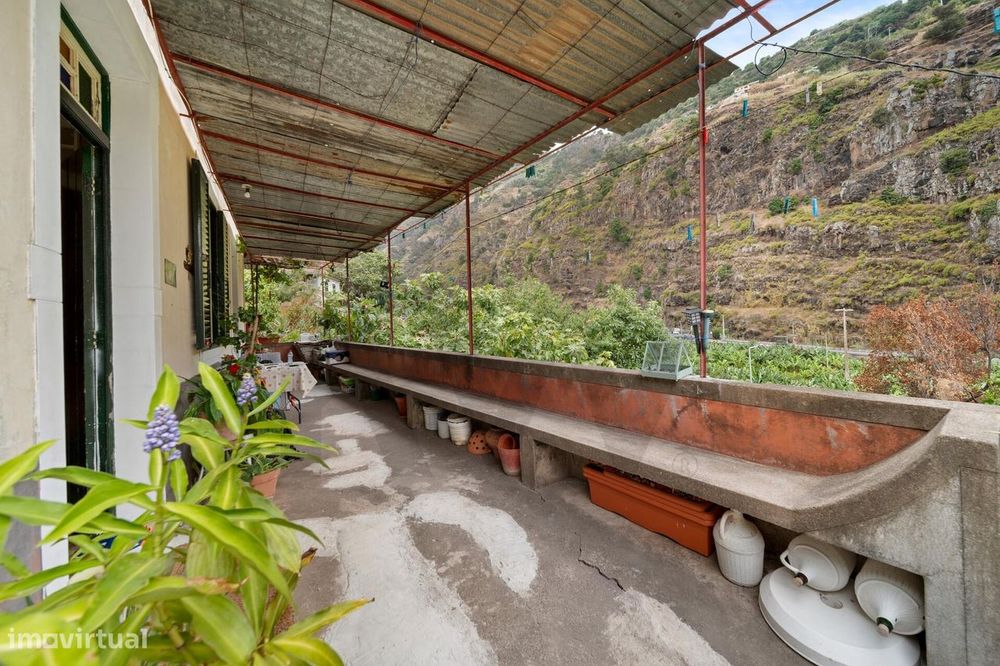 Moradia T2, Ribeira Brava, Com Palheiro