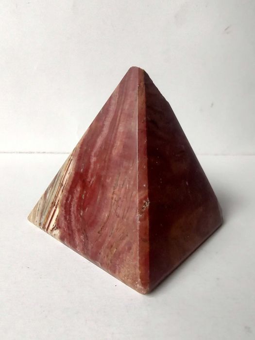 Piramidka z kamienia szlachetnego - uszkodzona