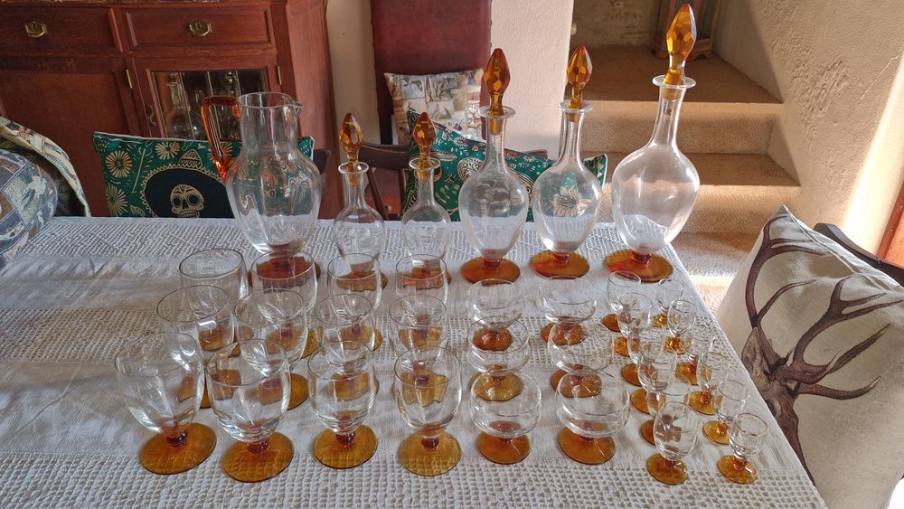 Serviço de copos bicolor em vidro art decô