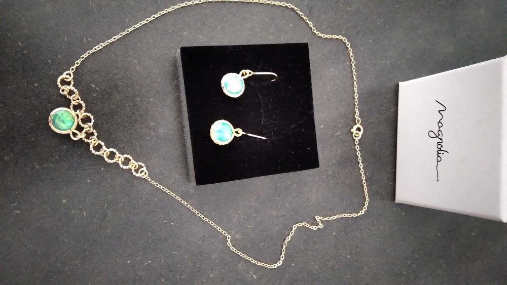 Brincos e colar opala