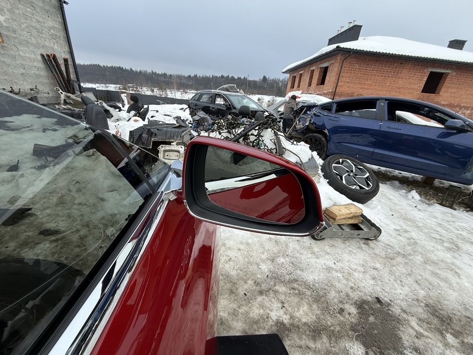 Двері передні праві Tesla model S Тесла модель C  червоні.