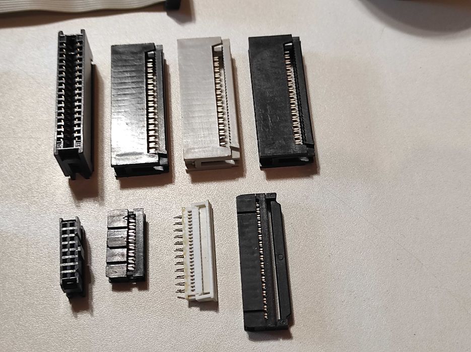 Шлейфи, роз"єми до комп"ютерної техніки.