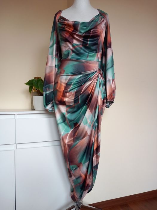 długa sukienka z marszczeniami 44/46 nowa