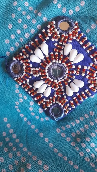 Conjunto indiano com top, saia e sari