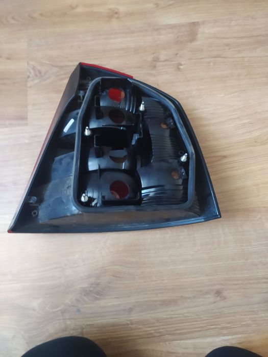 Задня бита фара лівий Шкода А 5