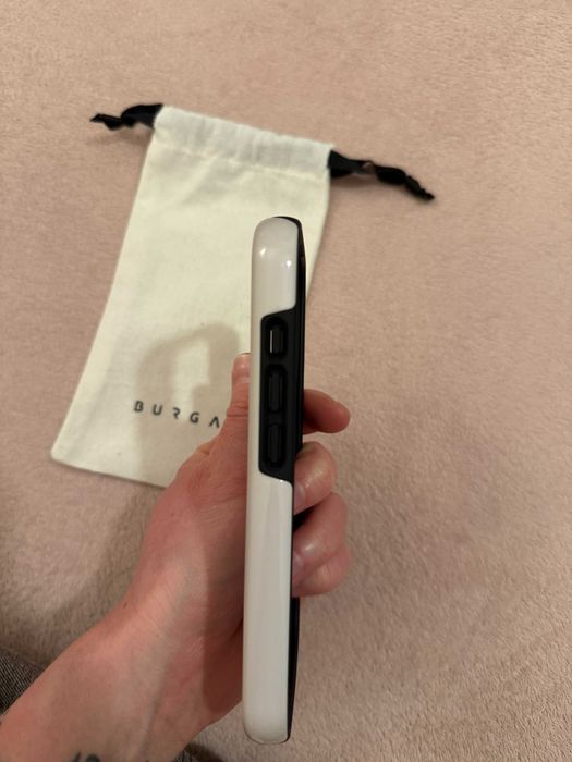 Etui Burga iPhone 16 Pro