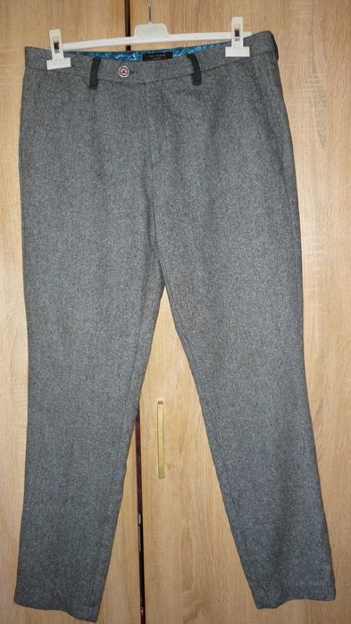 Ted Baker- męskie spodnie wełniane  r; 34