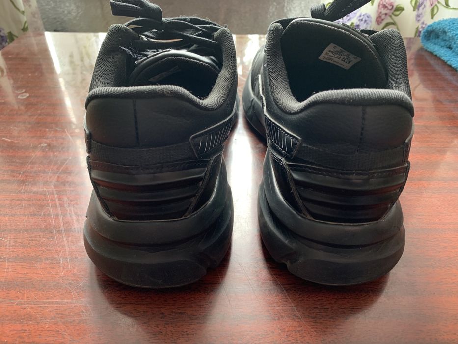 Продам чорні шкіряні кросівки Puma для чоловіків в Дніпрі