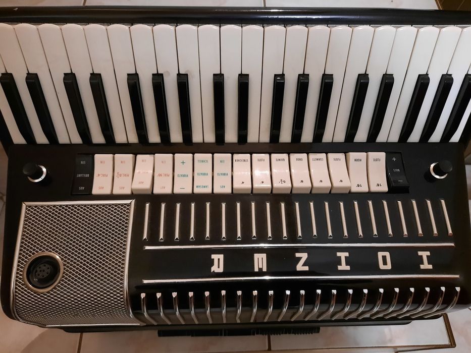 Akordeon Hohner elektryczny 120 bas