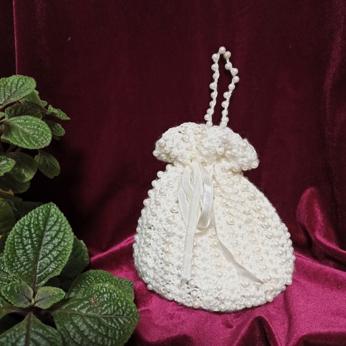 Нарядная сумка-торбочка, связанная крючком