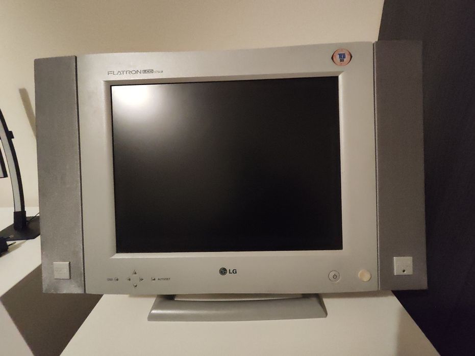 Monitor 15" LCD modelo LG Flatron 575 LM