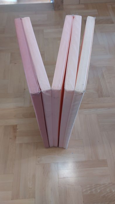 Składana mata gimnastyczna Ikea dla dzieci