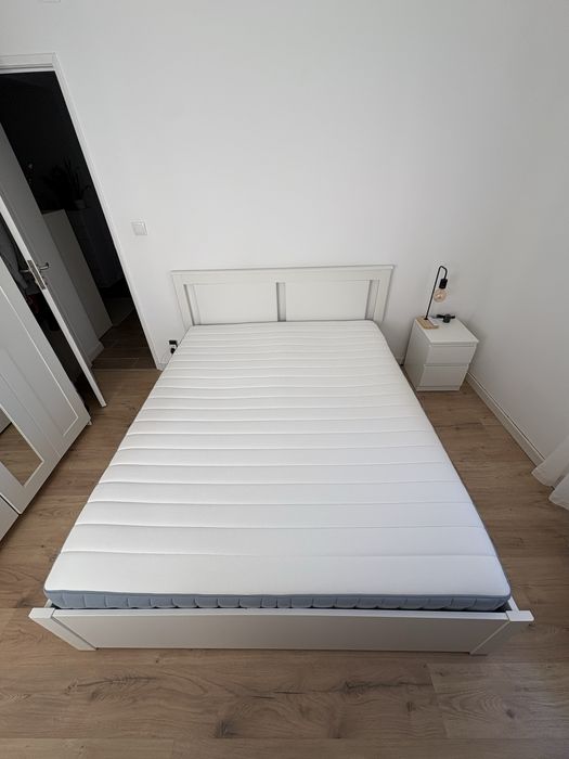 Cama IKEA + estrado + colchão e 4 gavetas